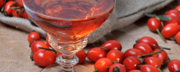 vin de macese - sursa photto Dreamstime